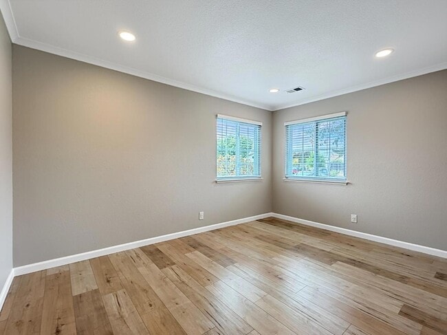 Building Photo - 5935 Woodbine Pl
