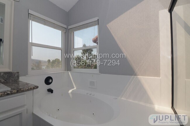 Building Photo - Beautiful Spring Valley home, tri floor 4 ...
