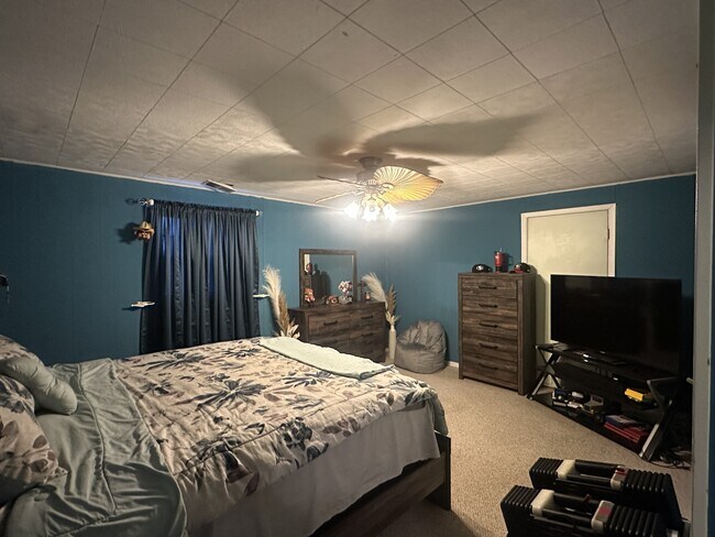 Building Photo - 724 W State St