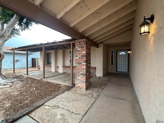 Building Photo - 1643 S Naples Ave