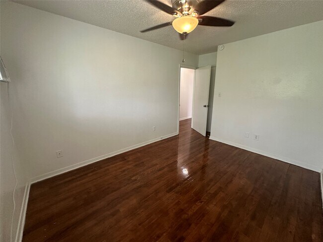 Building Photo - 4921 Crawford St