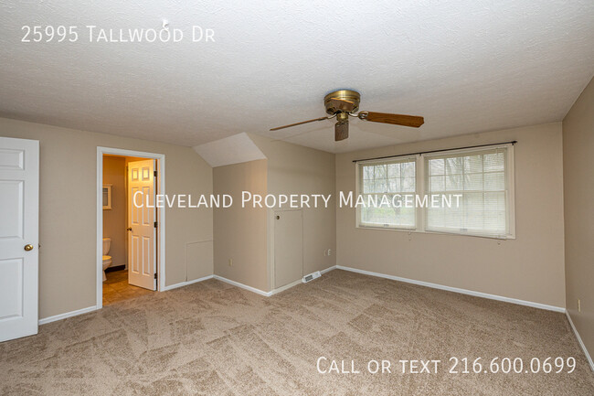 Building Photo - 25995 Tallwood Dr