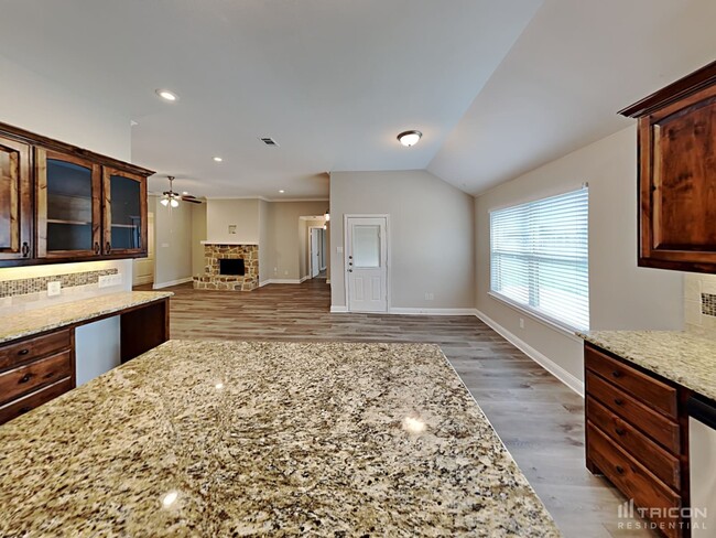 Building Photo - 2021 Bay Laurel Dr