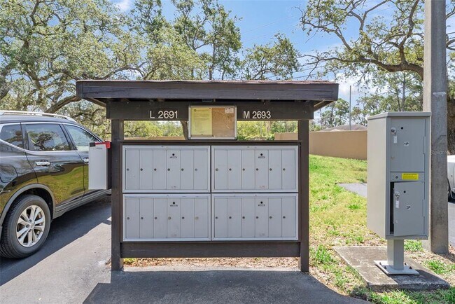 Building Photo - 2693 Sabal Springs Cir