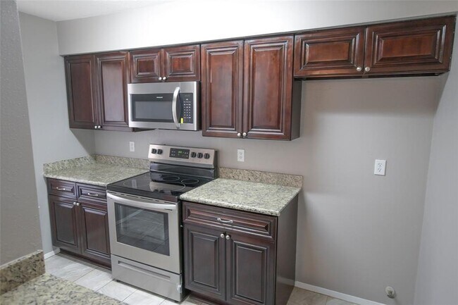 Building Photo - 10555 Turtlewood Ct