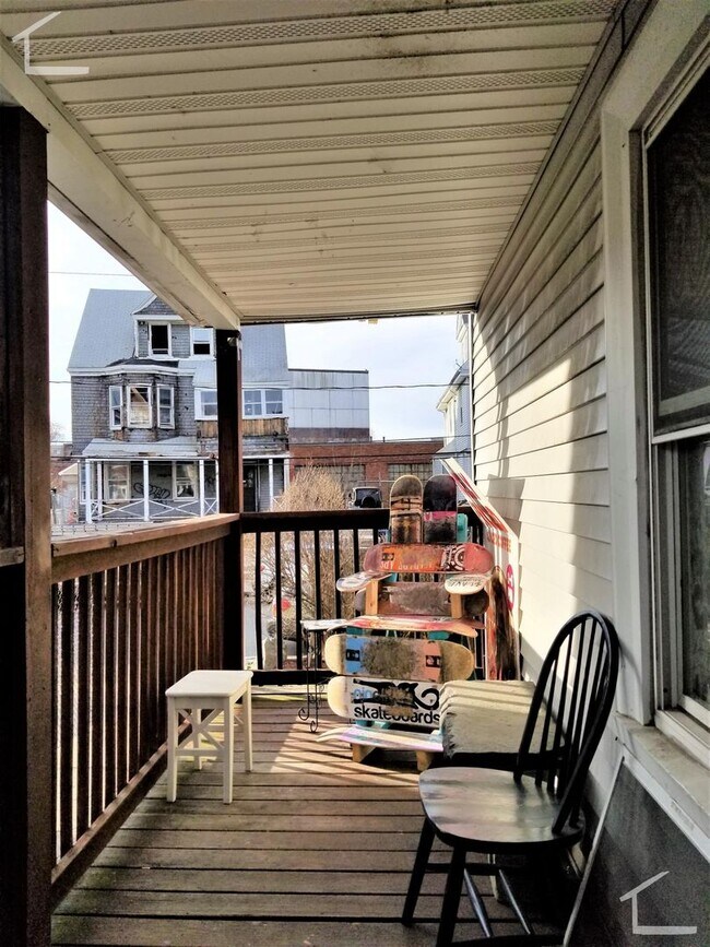 Building Photo - Great Deal! 5-bed, 3-bath Allston Apartment Near the B Line!