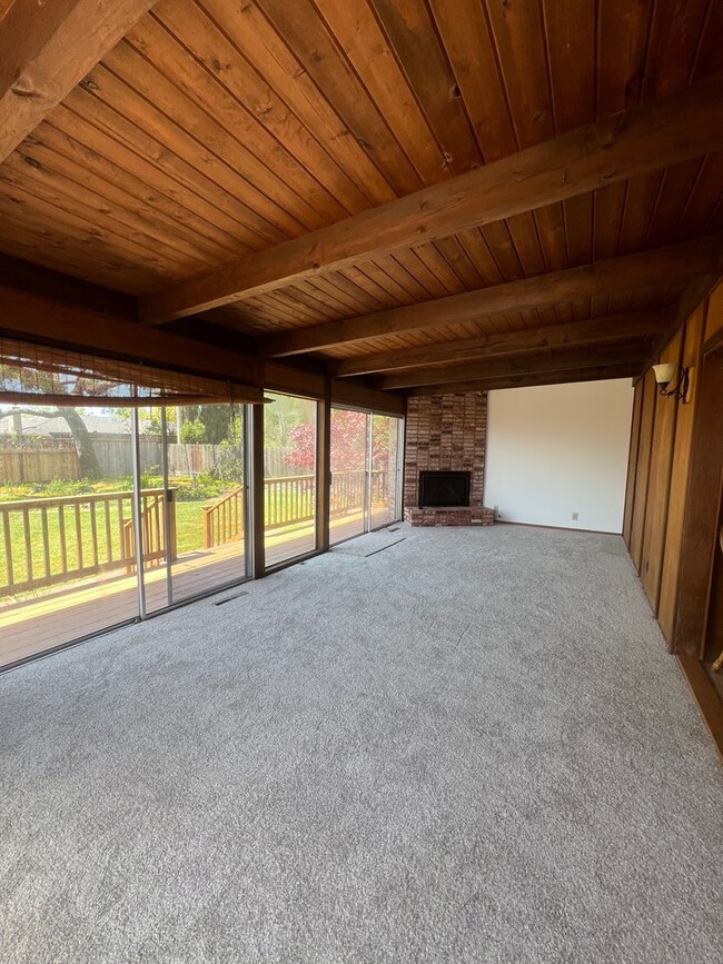 Building Photo - Beautifully Landscaped Home in Rincon Valley!