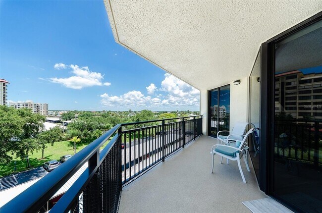 Building Photo - 690 Island Way