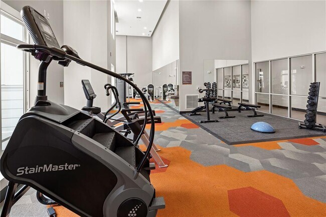 Building Photo - 5256 International Dr