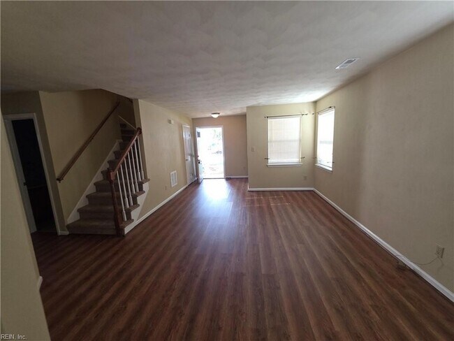 Building Photo - 1460 Berkshire Dr