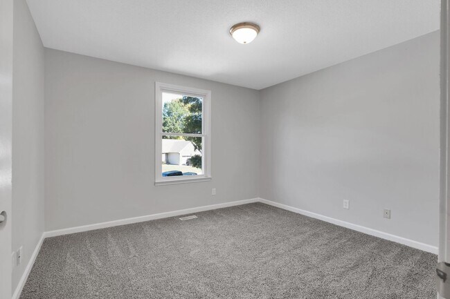 Building Photo - 2270 Ermine Dr