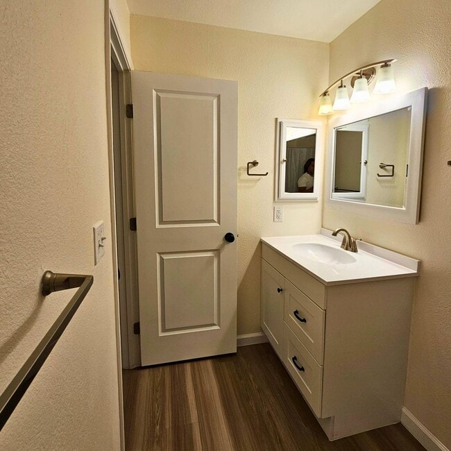 Building Photo - 3BR/2BA Townhome in NLV!