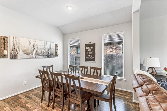Building Photo - 24622 Royal Pike Dr