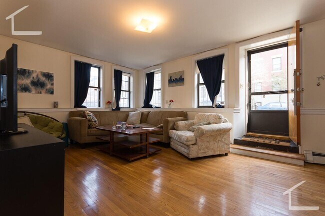 Building Photo - No Brokers Fee, heat, Hot Water Included, Garden Level Recently Renovated Unit, Laundry on a Site