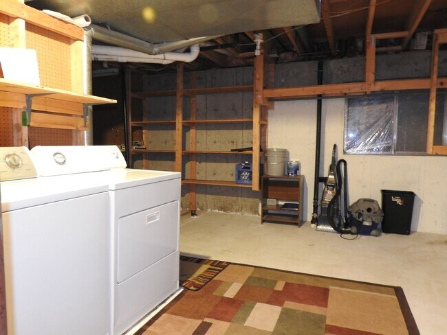 Building Photo - 8752 E Amherst Dr