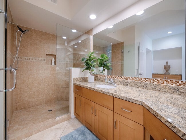 Building Photo - 127 Villa Ct