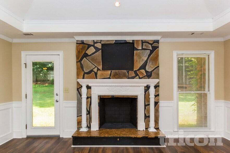 Building Photo - 350 Bridgewood Dr SE