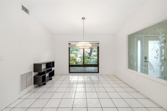 Building Photo - 4814 Country Oaks Blvd