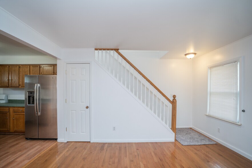 Building Photo - 23060 Berdeno Ave