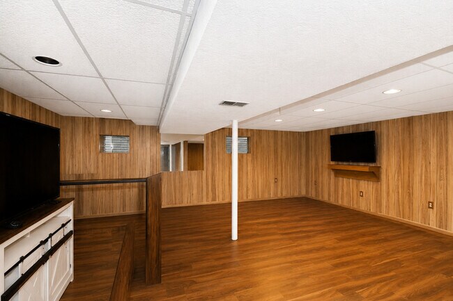 Building Photo - 982 Valleyview Dr
