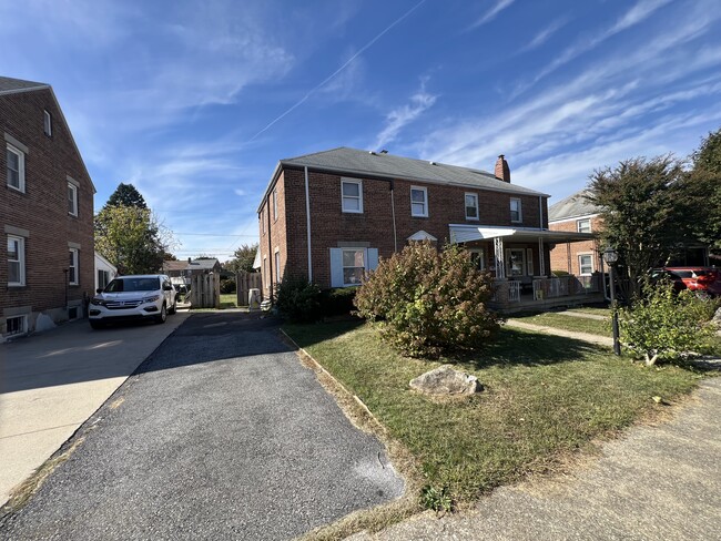 Primary Photo - 1517 Catalina Ave