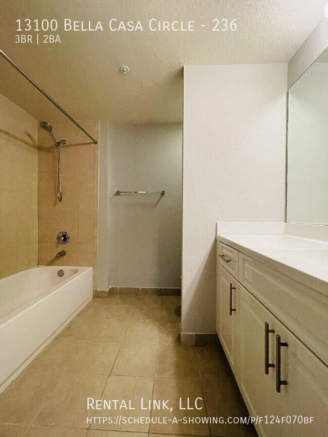 Building Photo - 13100 Bella Casa Cir