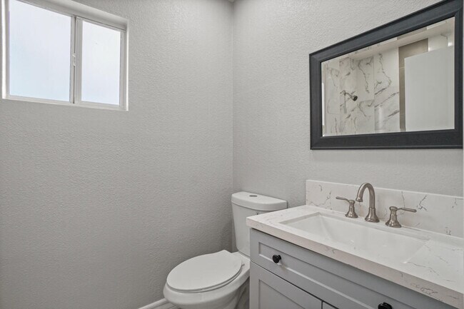 Building Photo - 12115 Royal Woods Dr