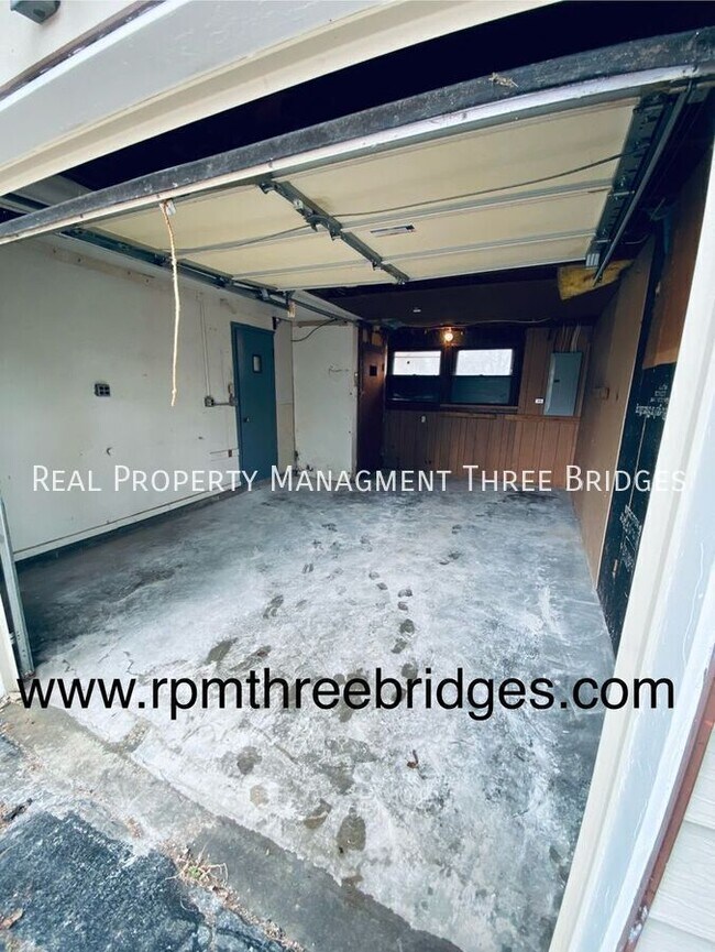 Building Photo - 28 Redwood Dr