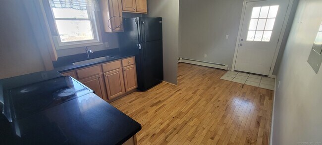 Building Photo - 18 Montgomery St