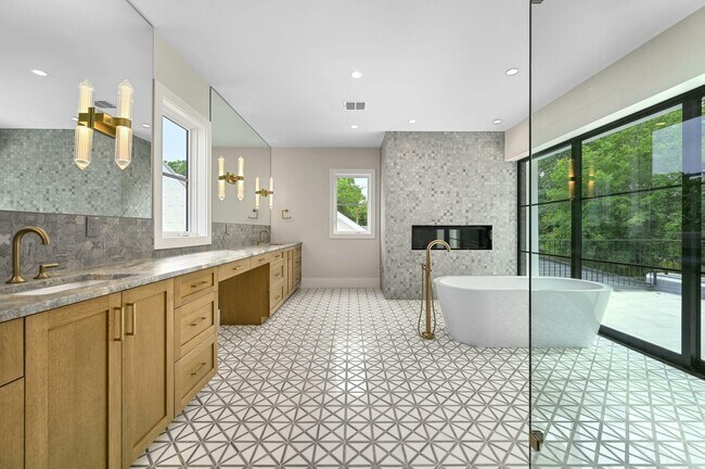 Building Photo - 2400 Bridle Path