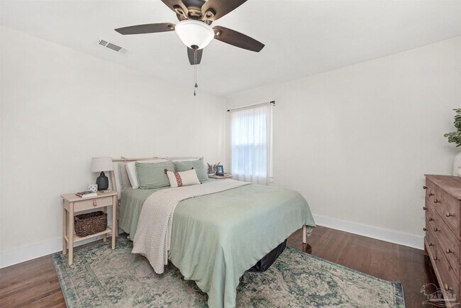 Building Photo - 1800 Foulis Dr