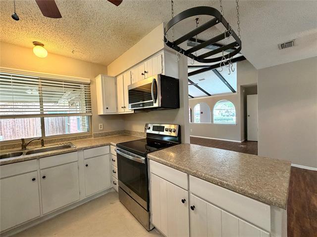 Building Photo - 1506 Whiteoak Dr