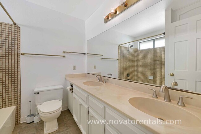 Building Photo - 32 Spinosa Way