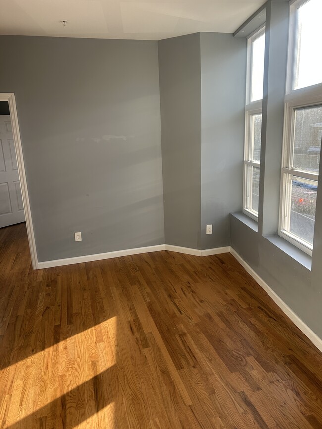1br livingroom - 231 Dayton Ave