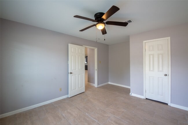 Building Photo - 1011 Twinbrooke Dr