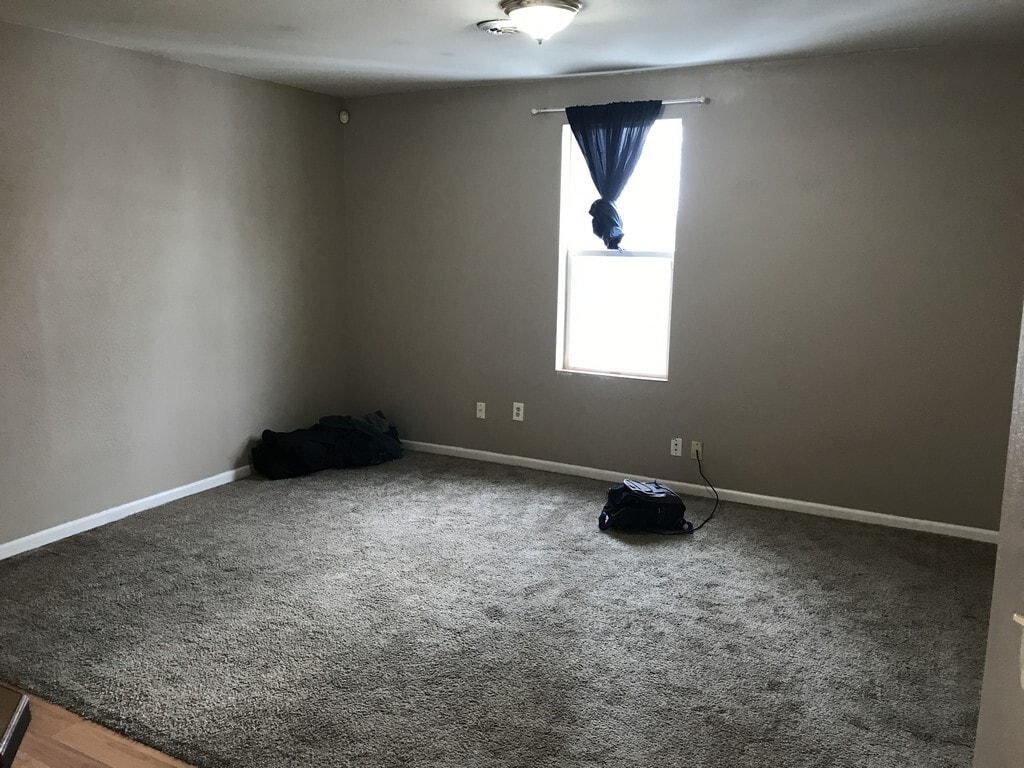 Building Photo - 3006 Emerson Avenue N #2