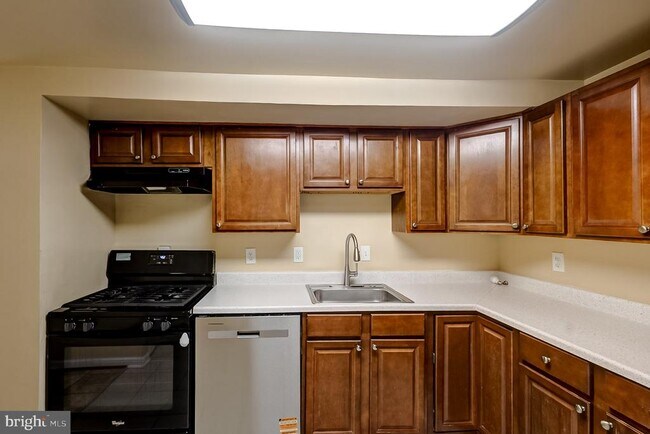 Building Photo - 2334 Sun Valley Cir