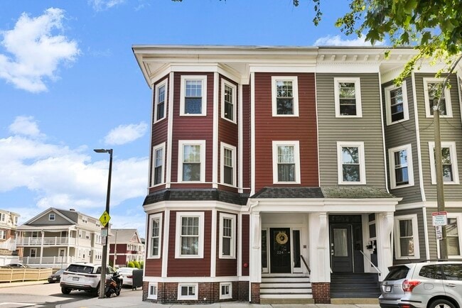 Building Photo - 224 M St