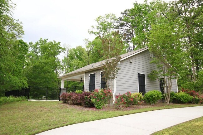 Building Photo - 1143 Park Hollow Ln NE