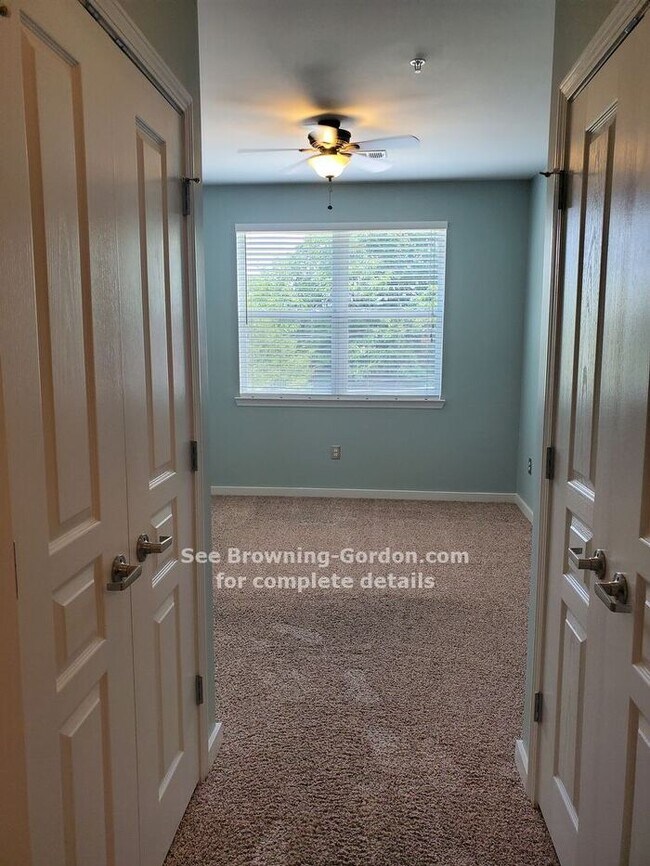 Building Photo - One Bedroom at the Bristol!