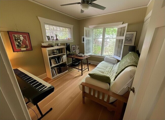 Building Photo - 4Bd/2.75Ba Seattle Home