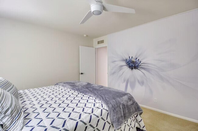 Building Photo - 5026 N Crestridge Dr