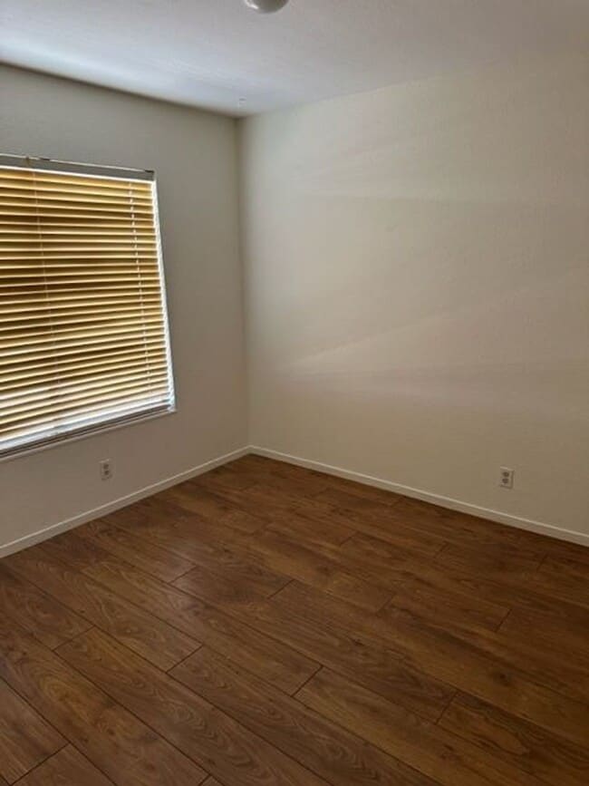 Building Photo - SW Remodeled 2 Bedroom!!