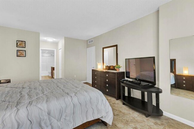 Building Photo - 1985 S Ocean Dr