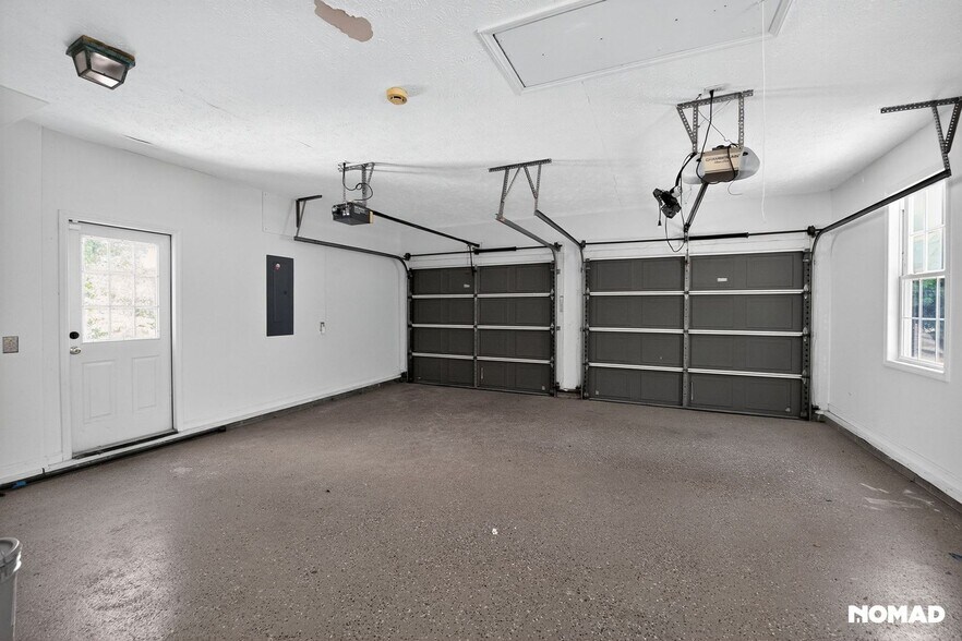 Building Photo - 124 Pinesage Dr