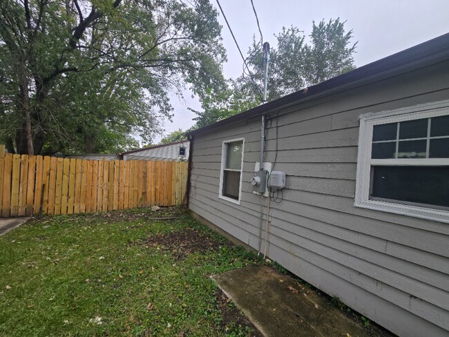 Building Photo - 21648 Gailine Ave