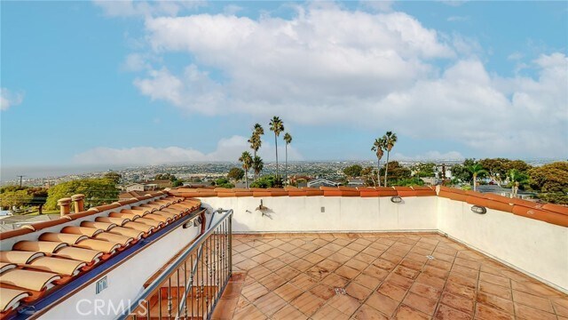 Building Photo - 227 Pso De Granada