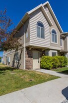 Building Photo - 122 S Tamarak Cir