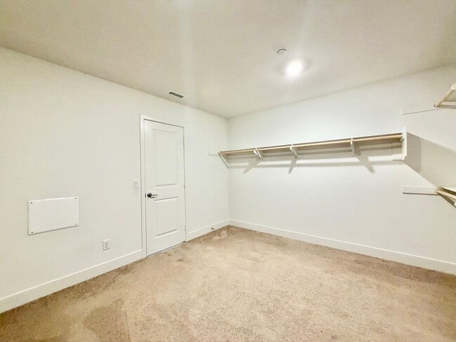 Building Photo - Move-In Ready 5 Bedroom Home with Solar & Large Loft
