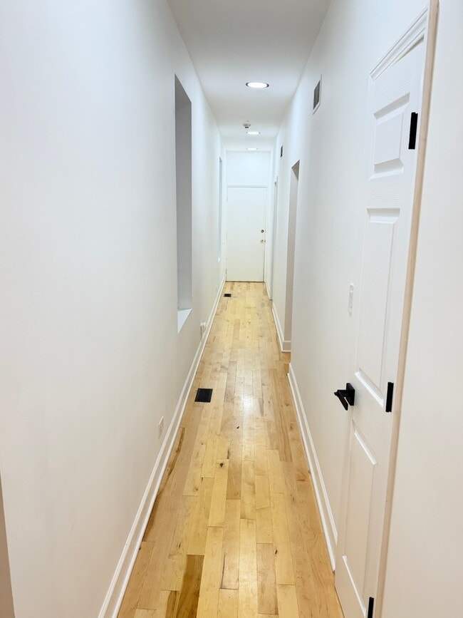 Building Photo - 1945 W Thomas St